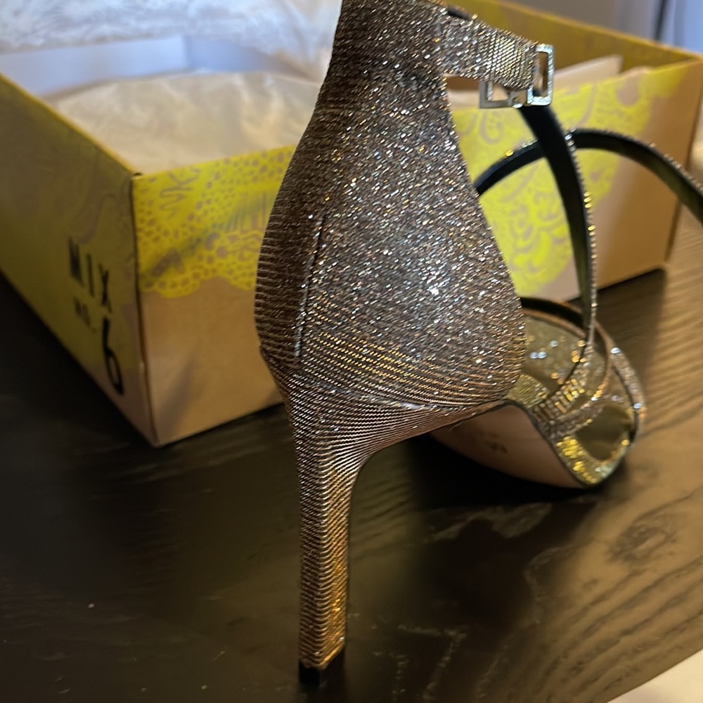 Mix No 6 Shimmer Heels 8M NIB Brand New Holiday Heels Valentine Mardi Gras shoes